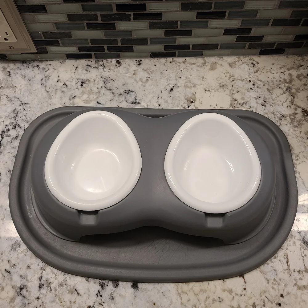 WeatherTech Elevated Pet Feeding System